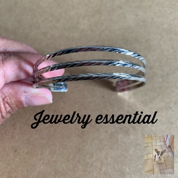 Jewelry - Silver tone cuff bracelet